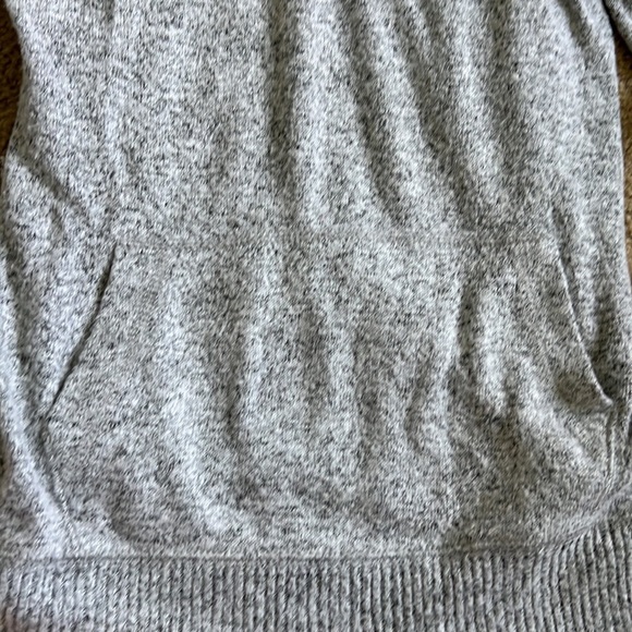 RUMI & RYDER | Lightweight Gray Hooded Sweater - Picture 3 of 5